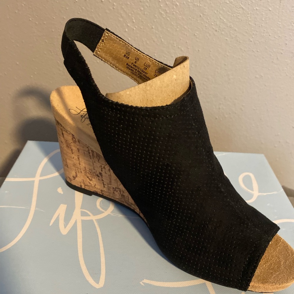 Black Wedge Sandel - Never Worn - life Stride